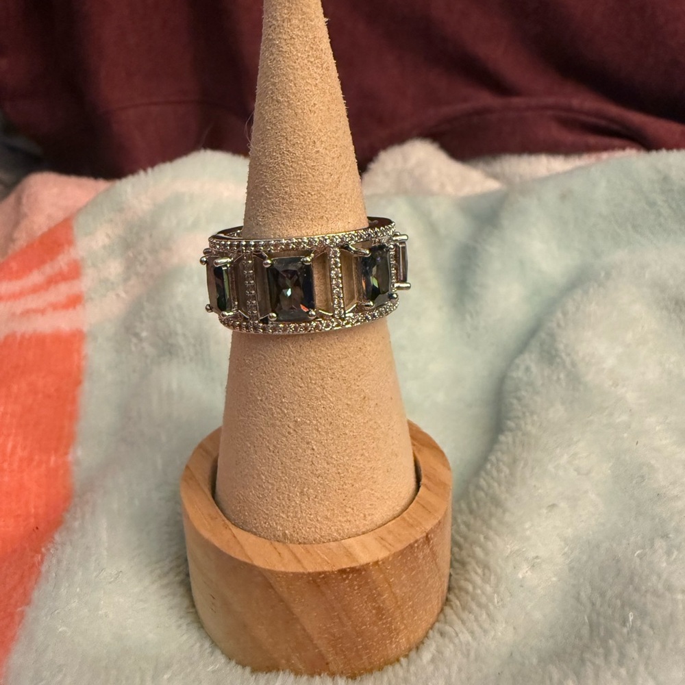 Sophisticated Silver and Black Women's Ring